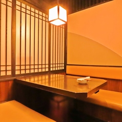 日頃の疲れも癒される、レトロな雰囲気で落ち着く空間。気の合う仲間と「いろは」な時間を、心ゆくまでお楽しみください♪シックな店内はデートにもピッタリです☆