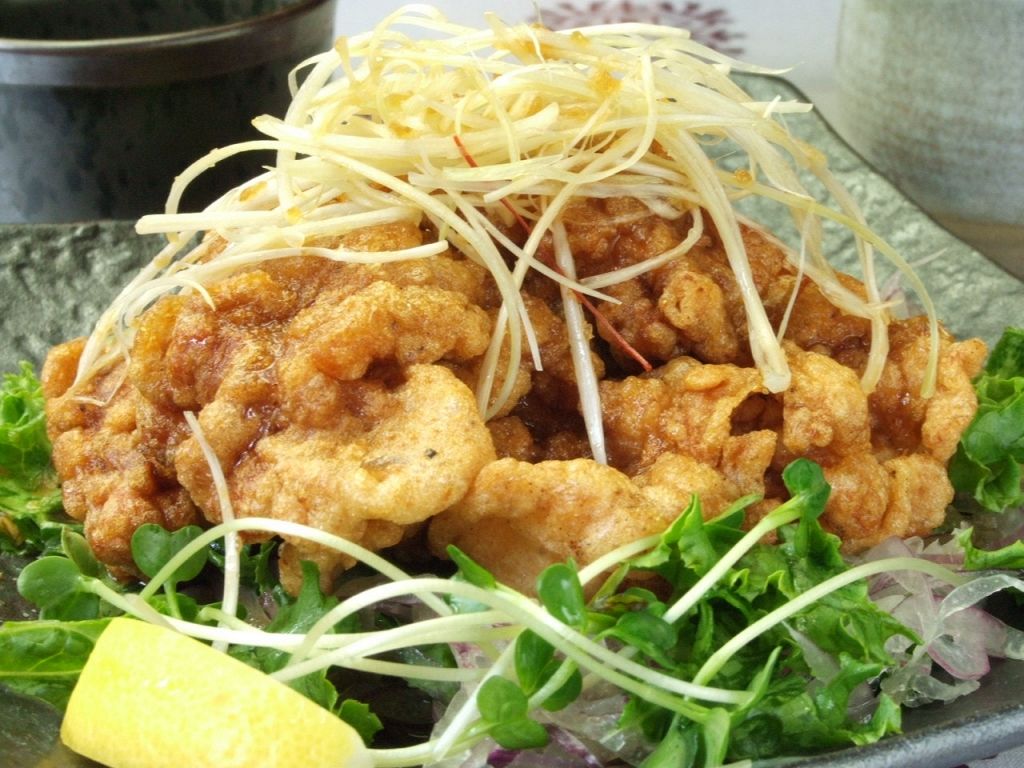 名物の若鶏から揚げ香味ソース☆こちらも自慢の看板メニューですよ