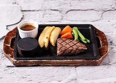 オーストラリア産の牛フィレステーキマディラソース