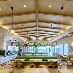 貸切80名様から140名様or80名様分の最低営業保証で、完全貸切可。死角のない広々空間で、どのお席からも全体が見渡せて一体感のあるパーティーを実現！