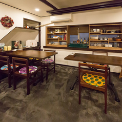 テーブル席から見える景色は、誕生日や記念日など、大切な日を祝うのに最適です。大切な人と過ごす、かけがえのない瞬間をお楽しみください。