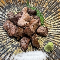 旬の食材を活かした炉端焼きの魅力を堪能する