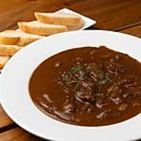 じっくり煮込んだ深いコク！旨味が溶け込む極上シチュー