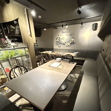 原価ビストロ チーズプラス 江坂の雰囲気1