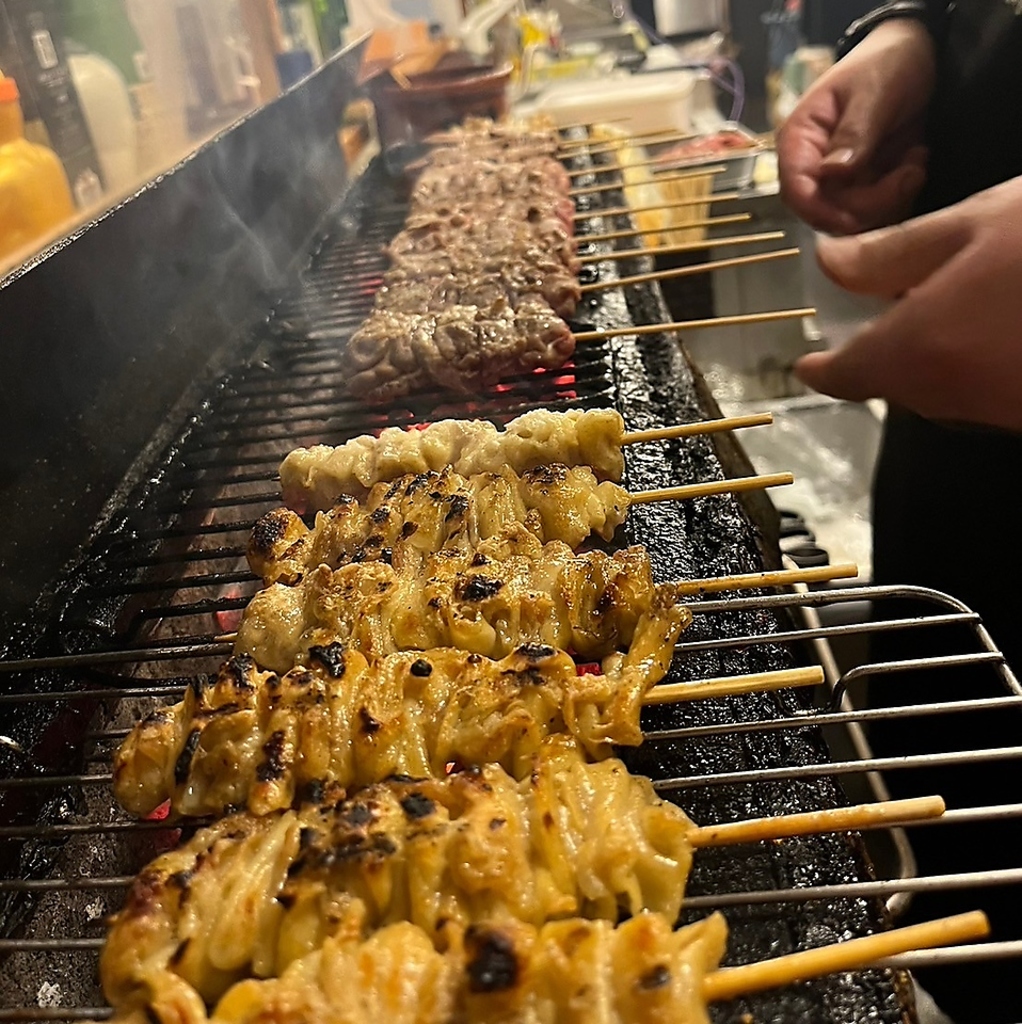 丁寧に仕上げられた串料理は見た目にも美しく、香ばしい香りが食欲をそそります。ぜひご来店ください