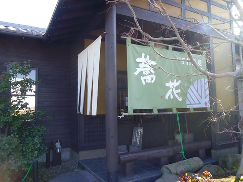 福島南会津高原産の玄そば。店内で挽きたて、打ちたて、ゆでたてのそばを味わえる店。