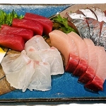 【その日、一番を使った本日の刺し盛り】日替りでその日、一番のお魚をご提供致します！