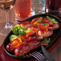 遊びながらワンハンドで食べられる豊富なフードメニュー