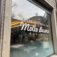 石造りの美しい外観とシックな内観で過ごす