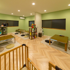 広々としたお座敷は、心地よい時間を提供。友人や仲間と一緒に、リラックスしたひとときを提供します☆貸切利用もでき、宴会などの集まりにも◎