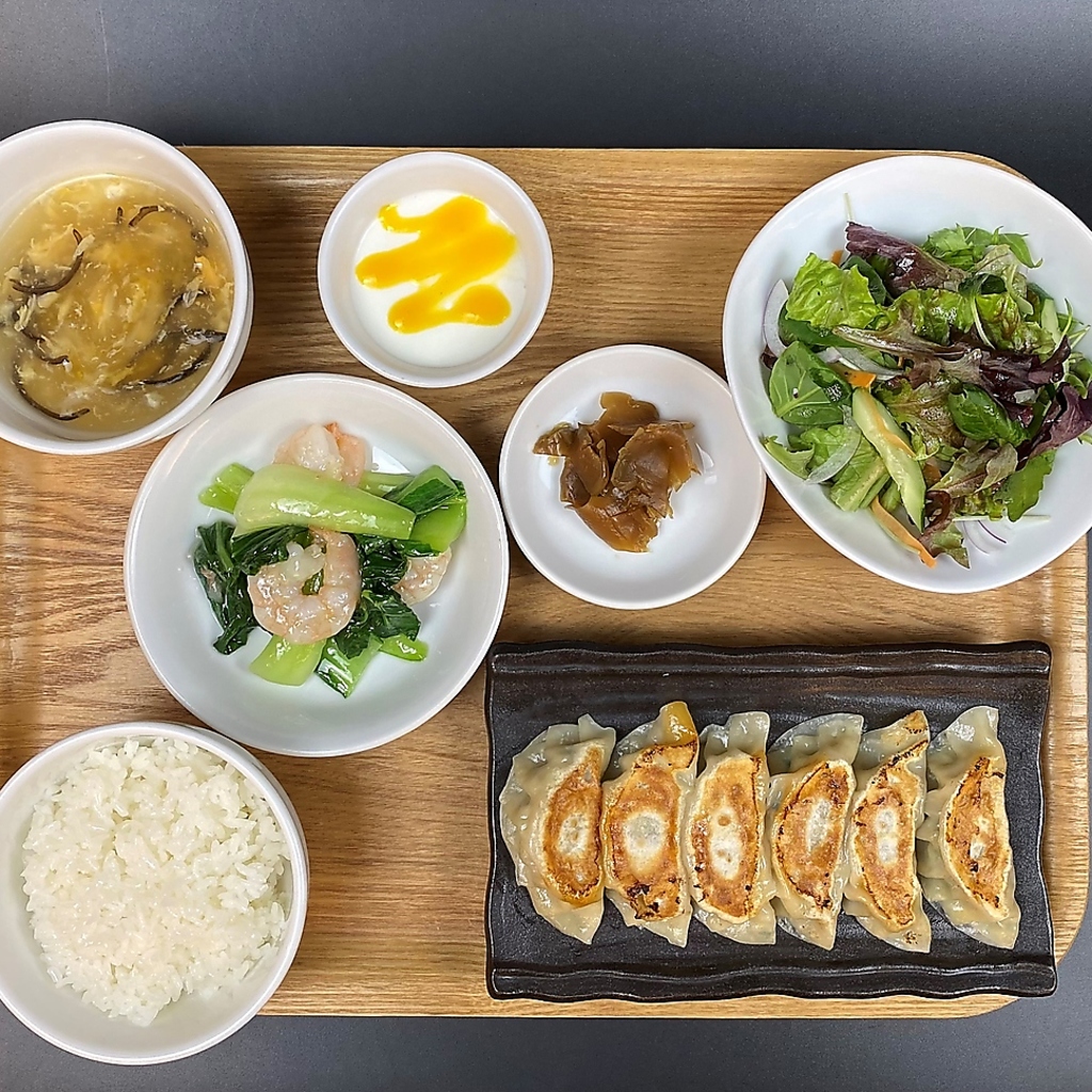 大人気のランチメニュー！人気の魏飯餃子含むセットが1000円からご用意ございます♪