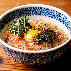 揚げジャコとおかかの卵かけご飯