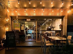 最大20名収容可能な店内は、おしゃれなディナーにぴったり♪貸切は10名様~受付可能です!5000円コース:15名~7000円コース:10名~