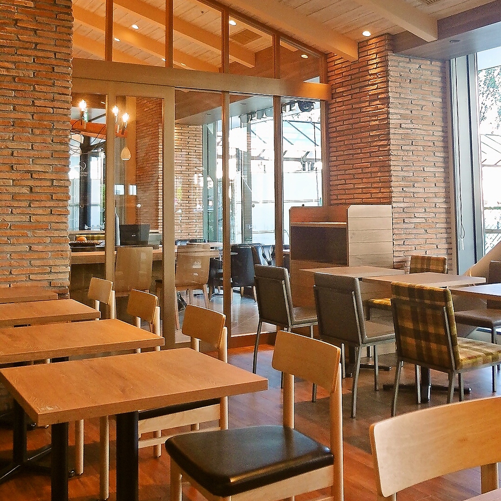 20名以上入れる個室は、おしゃれなガラス張り！記念日・誕生日などのわいわいパーティーにピッタリ★