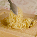 料理メニュー写真 パルミジャーノチーズのカルボナーラ