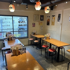 仕事の仲間やご友人とのちょっとした飲み会にもテーブル席をご利用ください！広々とお席をご利用いただけるので、楽しい時間をゆったりとお過ごしいただけます！美味しい料理やドリンクを囲めば、楽しい会話に花が咲くこと間違いなし！