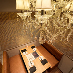 お店の最奥にある完全個室!!男心をくすぐるギミックを搭載した個室は2～4名様でご利用可能です!!