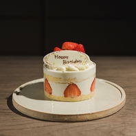 大切な日に、ホールケーキと特注花束を。