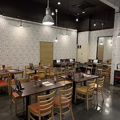 元祖トマトラーメンと辛麺 三味 333 モラージュ佐賀店の雰囲気1