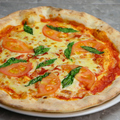 料理メニュー写真&nbsp;トマトとバジルの定番マルゲリータ