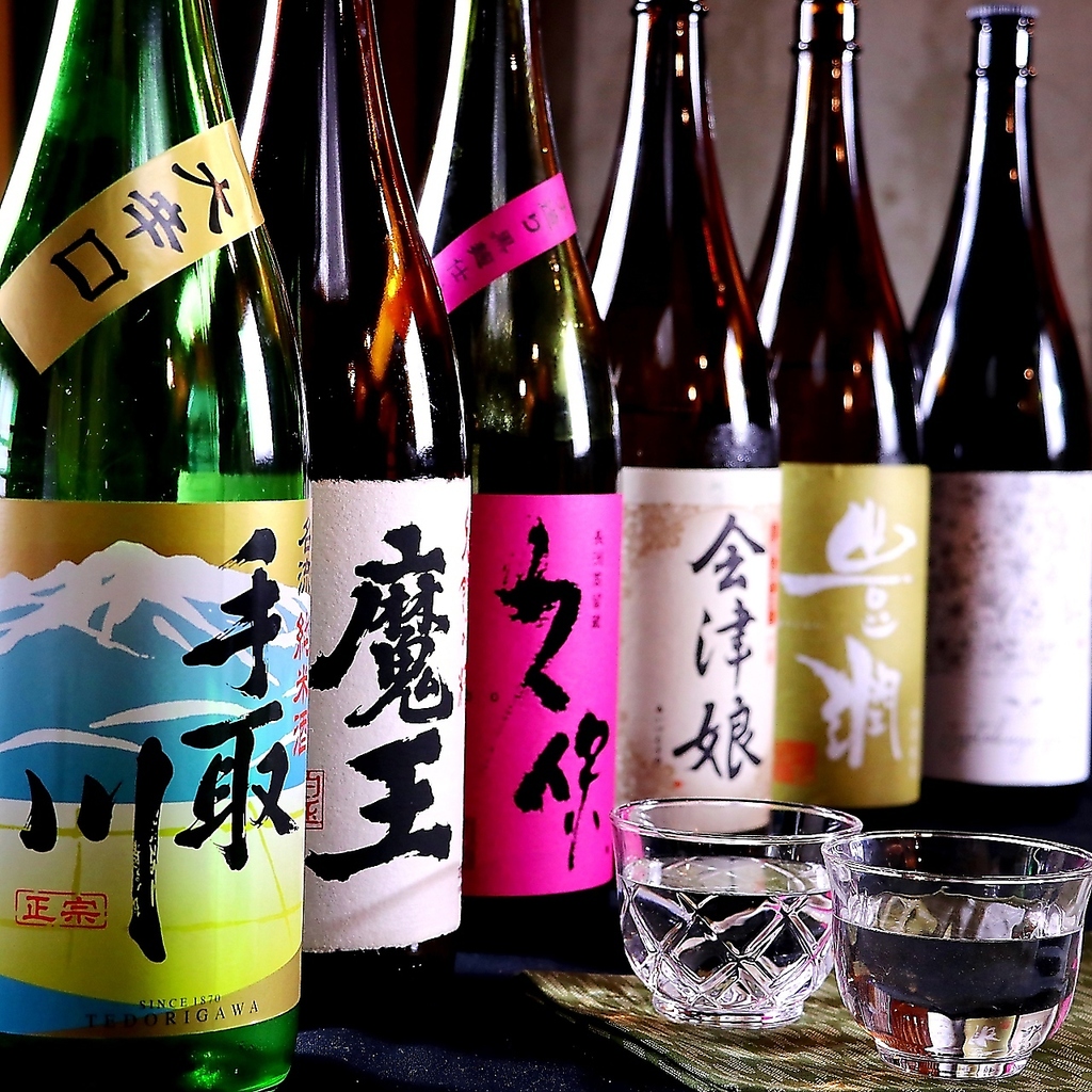 店主自ら選び抜いた全国の地酒や焼酎がズラリ。お料理との相性を考え抜かれた一杯を心ゆくまでどうぞ
