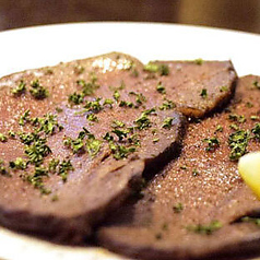 自家製 燻製の仔牛タン