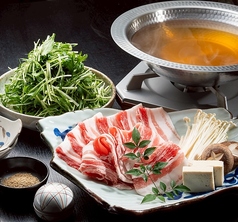 【黒豚しゃぶしゃぶと水菜のはりはり鍋】2人前からご注文いただけます。おひとり様は一人前注文可能です！の写真