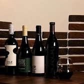 各国のお手頃で美味しいワインを常時、豊富なラインナップで揃えています。ぜひ、料理やお好みに合わせてお楽しみください！