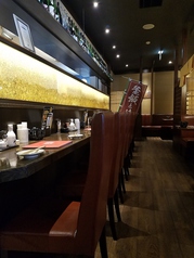 お仕事帰りにお立ち寄りやすいカウンター席は少人数様でお愉しみください。季節限定のプランもご用意しておりますので、お好きなドリンクとお食事をゆったりとご賞味いただけます。◎(荒尾・居酒屋・焼き鳥・飲み放題・安い・居酒屋宴会・3時間飲み放題)※画像は系列店