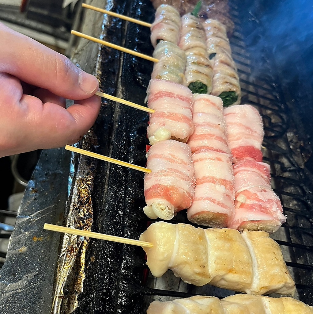 一串一串、食材の特性を活かして丁寧に焼き上げた串料理は、香り高く、食欲をそそる絶品の味わいです