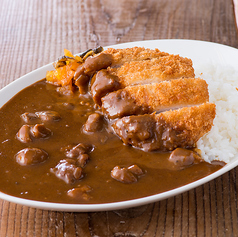 三元豚の厚切りロースカツカレー（サラダ付き）