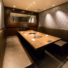 【ゆったり空間】5～6名様での宴会、飲み会におすすめです！　　#梅田 #北新地 #大阪 #大阪駅 #焼肉 &nbsp;#肉寿司 #ステーキ #ワイン #飲み放題 #食べ飲み放題 #和牛 #黒毛和牛 #居酒屋 #個室 #誕生日 #記念日 #デート #サプライズ #宴会 #貸切 #贅沢 #夜景 #ランチ #鶏