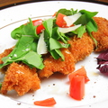 料理メニュー写真 若鶏のカツレツ・コン・ルッコラ