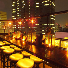 6F bar ルーフトップカウンター正面には東京タワー、右側にはガーデンプレイス