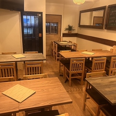 20名様から30名様までの貸切を承っております。会社の宴会や仲間内のパーティーに最適なプライベート空間をご提供。周りを気にせず、ゆったりとした時間をお過ごしいただけます。ご予算やご要望に合わせたプランもご相談可能。お気軽にお問い合わせください。