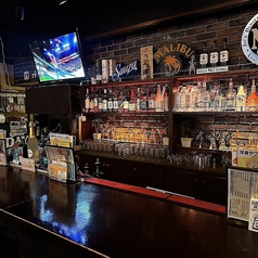 おひとり様でもカウンターでスポーツ観戦可能!