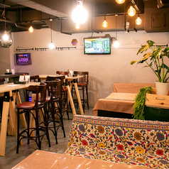 会社の部署での懇親会や、少し大きめのグループでの食事には、テーブル席を繋げてのご利用が便利です。美味しい料理とドリンクで、親睦を深めてみてはいかがでしょうか。