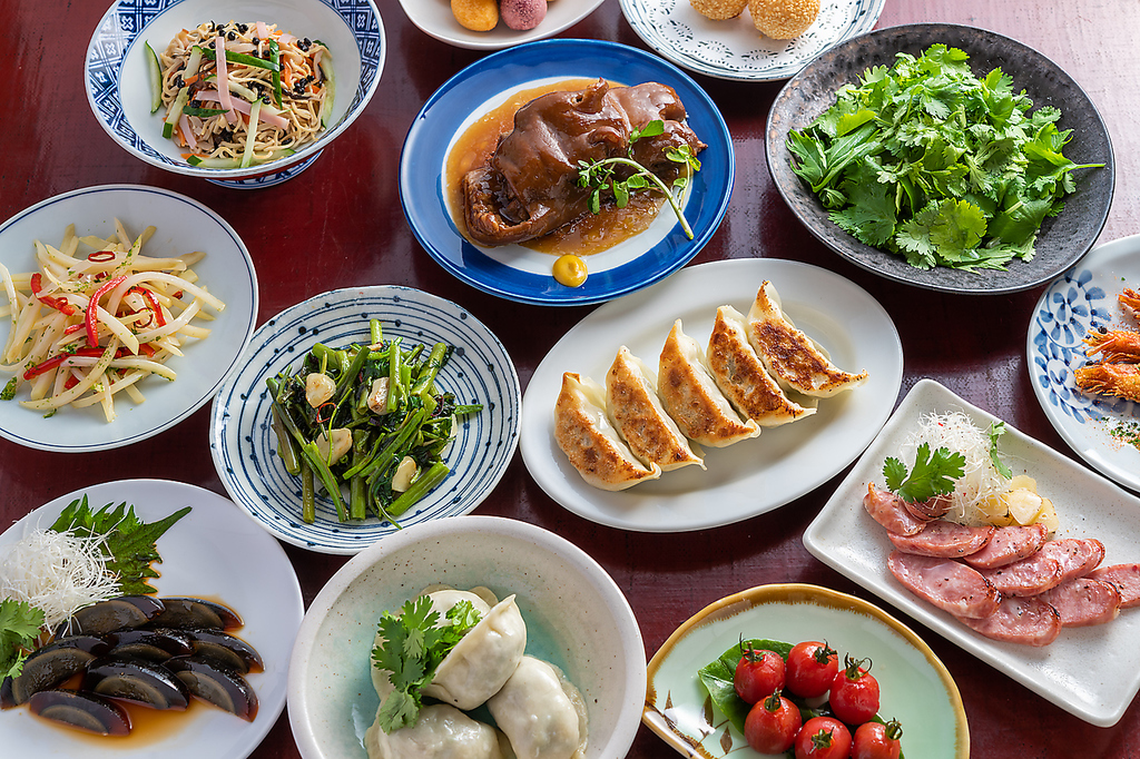 ボリューム満点の飲み放題付きコースが期間限定で4400円からございます♪