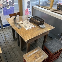 喫煙とペット可能なテラス席。夏の海鮮BBQにもおすすめ!