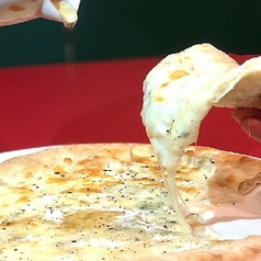 ゴルゴンゾーラチーズのピザ蜂蜜添え