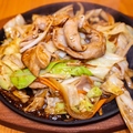 料理メニュー写真 ホルモン鉄板焼き