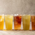 焼酎やお茶割りを中心に、日本酒やワインなど様々なお飲み物をご用意しております。様々な銘酒が集い、老若男女問わず楽しめる豊富なラインナップ。
