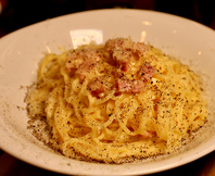 旨味が広がるジューシーな肉料理とパスタを提供します◎