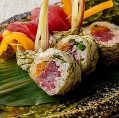 漬け本まぐろトロたく　とろろ巻き