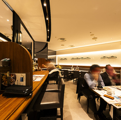 エイス シー オイスターバー なんばパークス店の雰囲気3