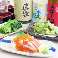 信州サーモンや野沢菜など、信州の名物料理を味わえますの写真