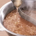 料理メニュー写真 牛テールと香味野菜の【和牛だし】