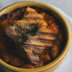 豚バラ肉のコンフィと白いんげん豆のトマト煮込み