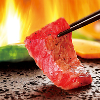 熱した富士山の溶岩でお肉を焼いて食べる「溶岩焼肉」