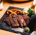 特別なルートから厳選して仕入れたお肉をご提供！その格別な鮮度と味わいをご堪能ください！